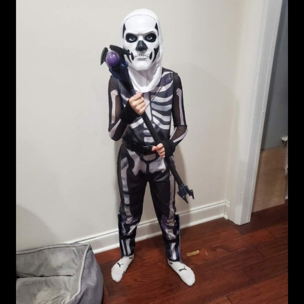 Fortnite Skull Trooper costume